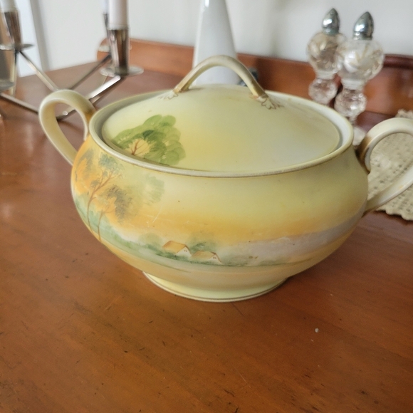 Nippon Japan Vintage Covered Handled Bowl With Matte Finish - Picture 9 of 13